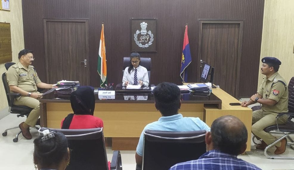 hardoi news,Daughters became officers and listened to the complaints of the public