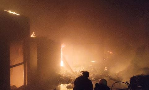 Massive fire broke out in Nagla Bhau's NM Glass godown in Firozabad 