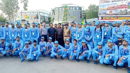 ssp ganderbal nikhil borkar flags off students bus for bharat darshan tour 2022