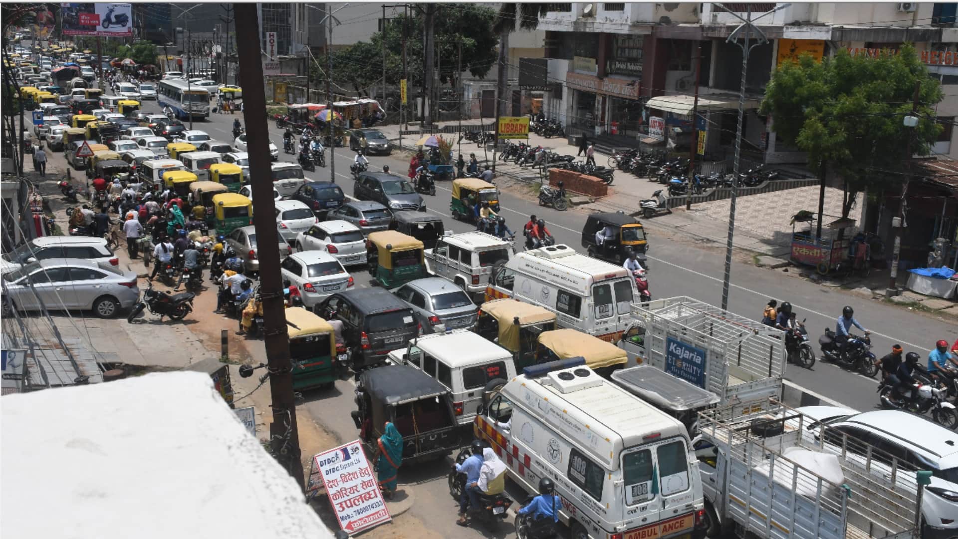 People stuck in jam for hours in Gorakhpur