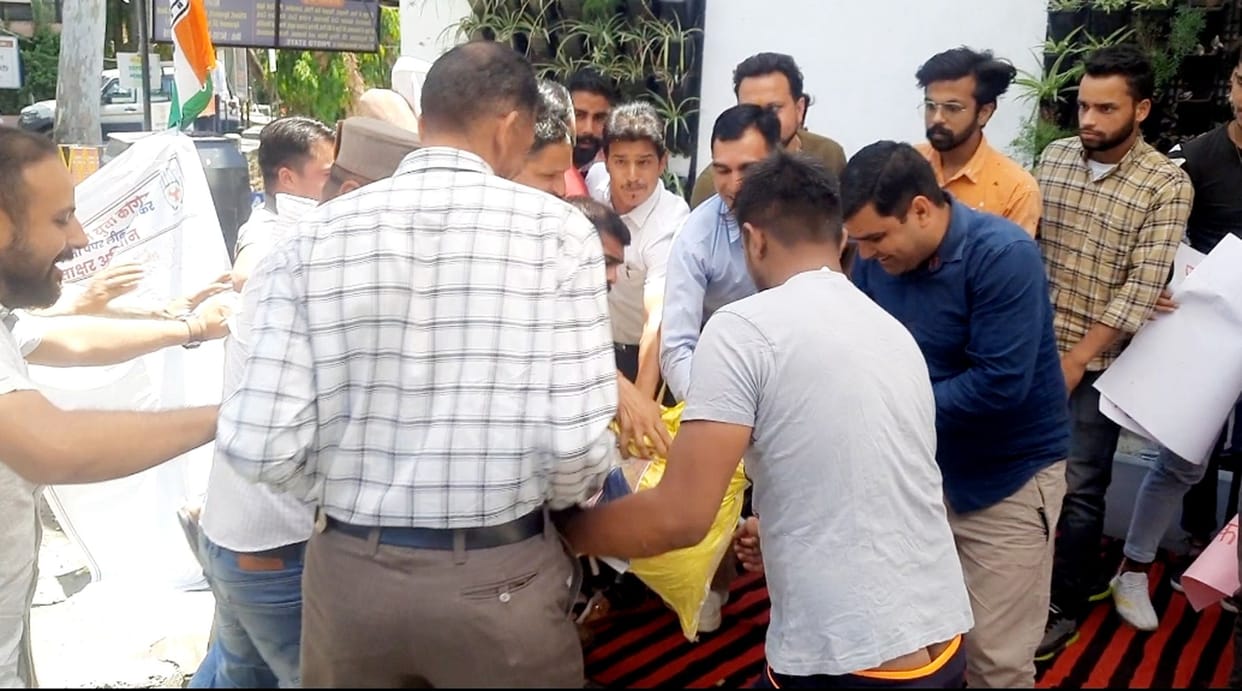 DGP Kundu's effigy burnt at the gate of Mini Secretariat