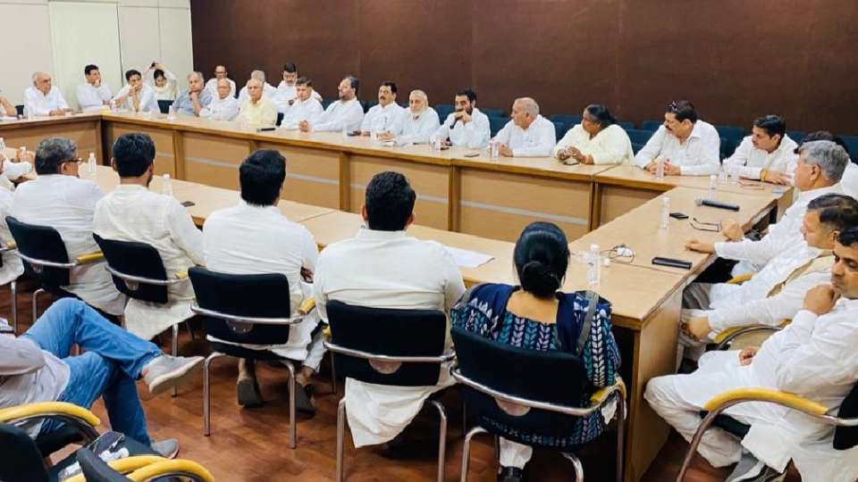 Kumari Selja and Kuldeep Bishnoi did not reach Congress meeting