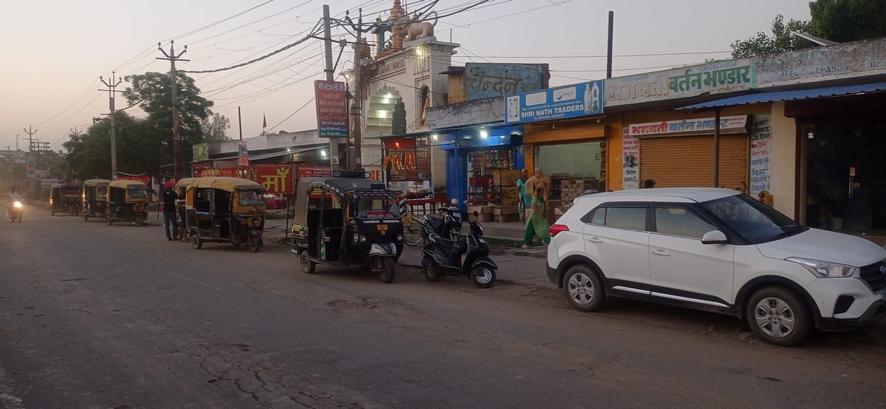 Jhansa road in the grip of illegal parking, Kurukshetra