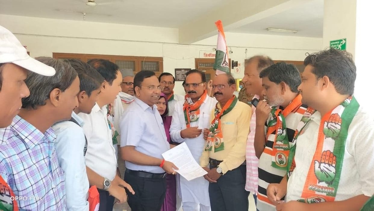 Congress striked at collectorat