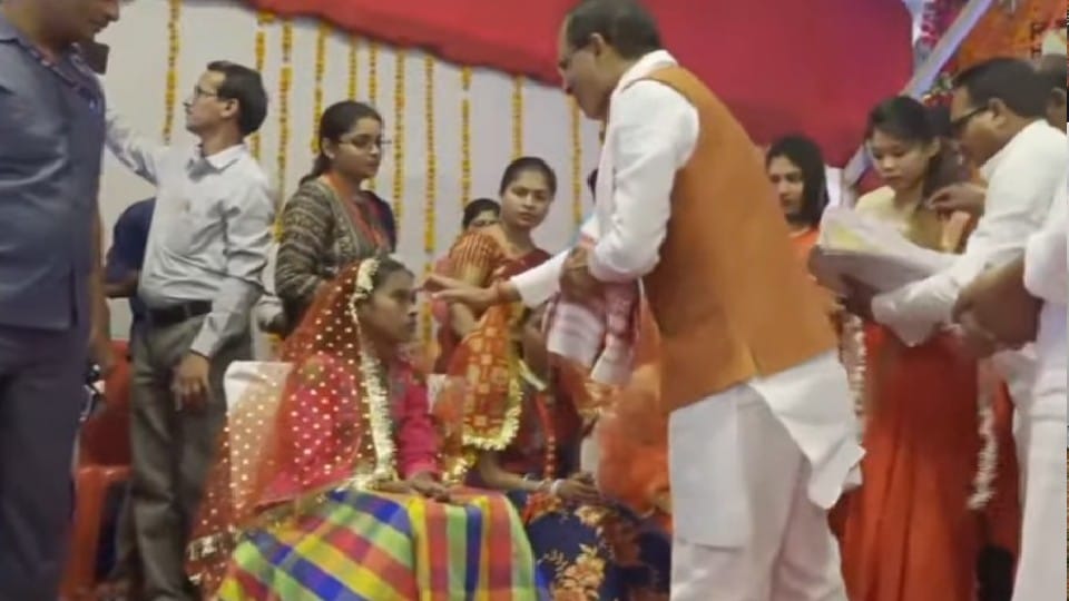 Sehore: Inauguration of the conference of hair craftsmen, CM said - we will pay the medical engineering fees of the children of the society