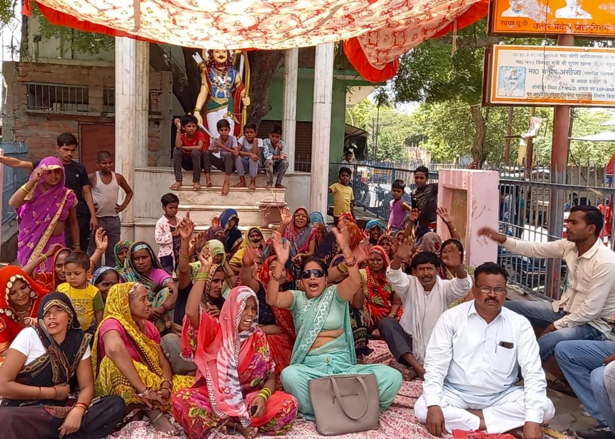 Women sitting on dharna for non-construction of streets