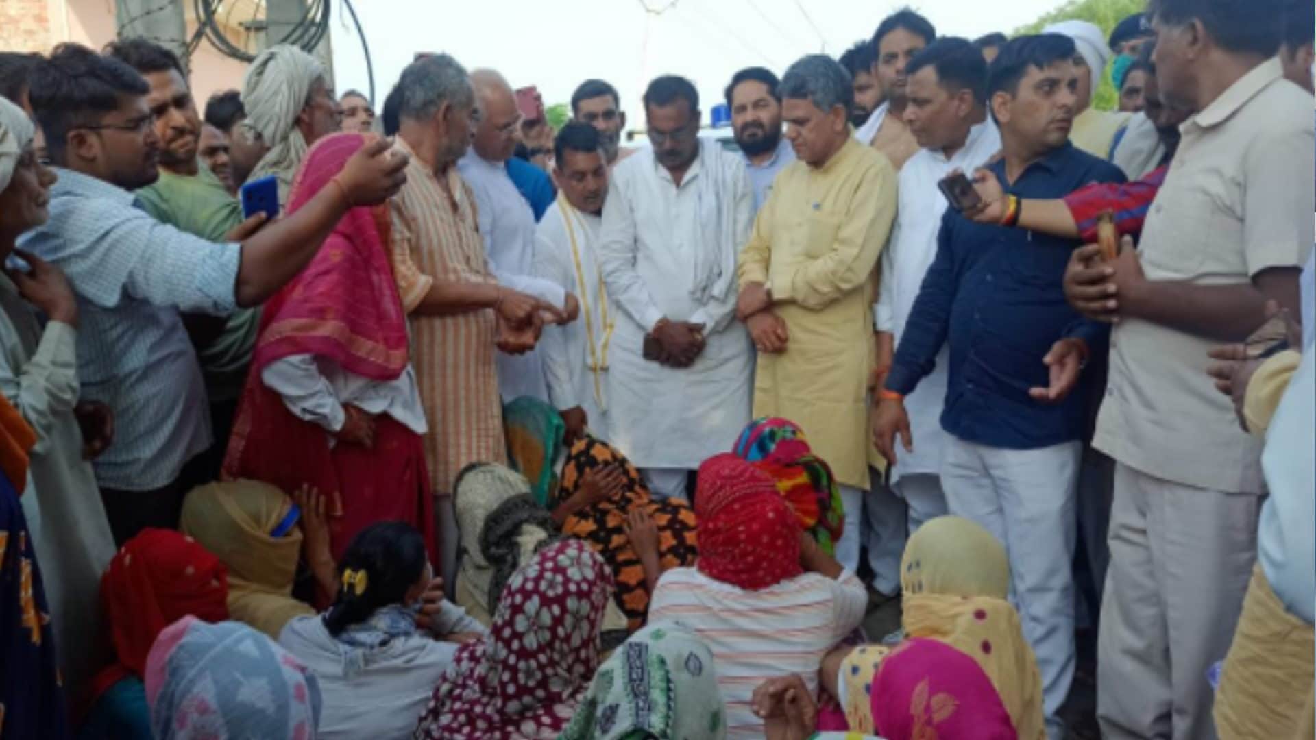 Baghpat Mother and two daughter death case: father said that police broke into house by breaking door and had indecency with women