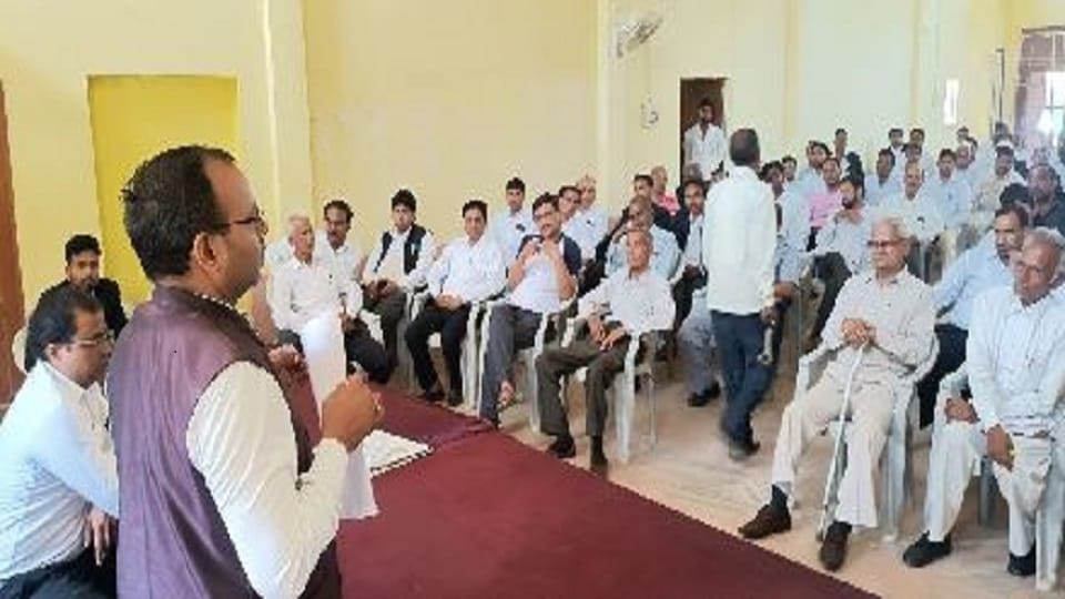 lawyers boycott the work second day due to assault with lawyer in Mainpuri