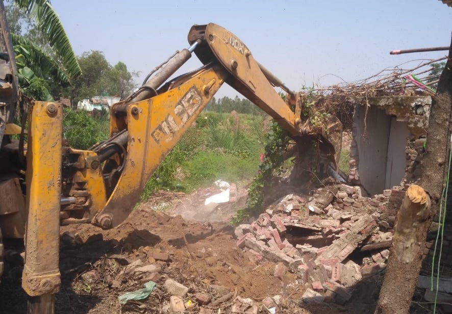 Bulldozer ran on the land of the pond in Abhipura