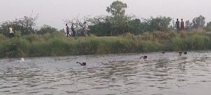 Kanpur dehat : Teenager drowned in canal, Naib Tehsildar started searching with divers