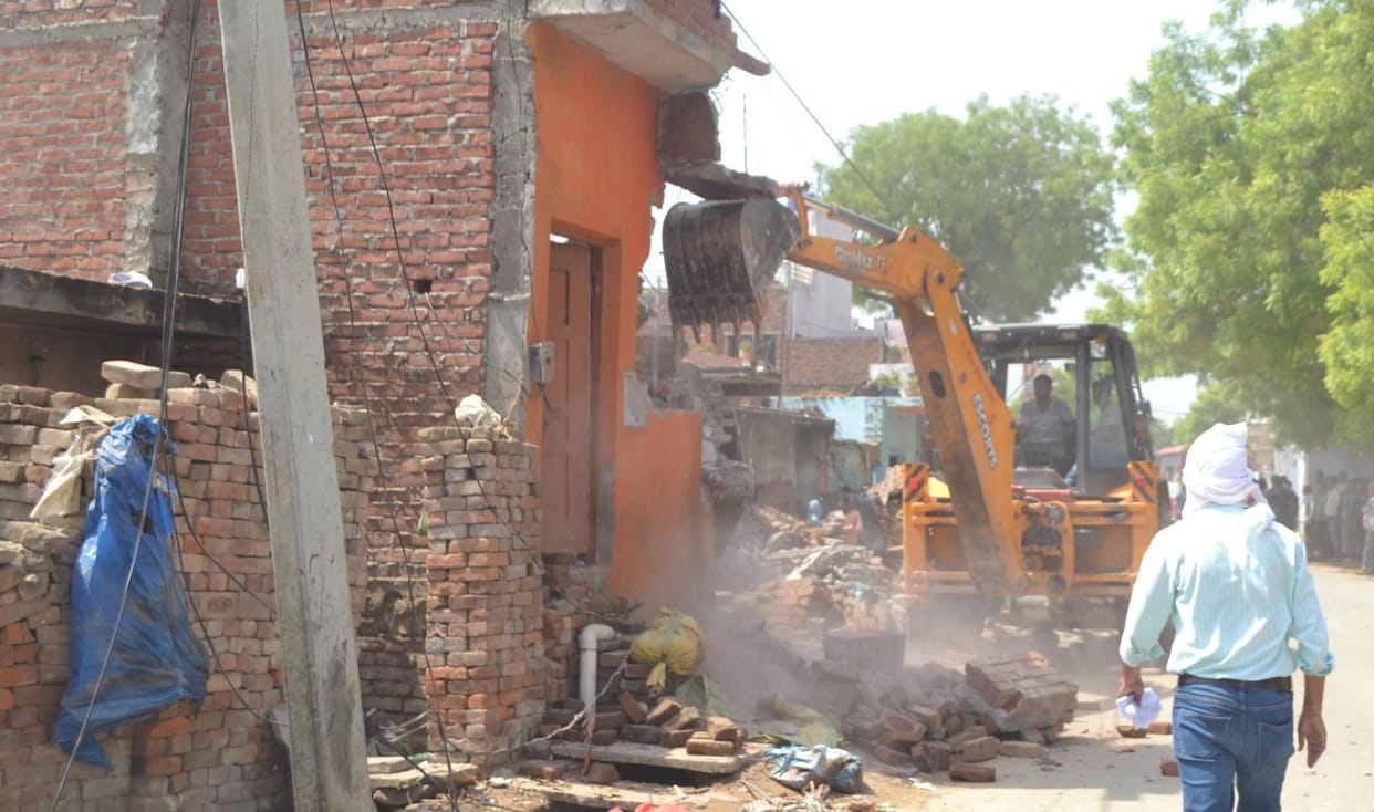 atikraman,farrukhabad news,buldoger