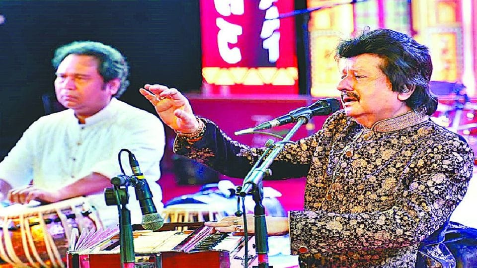Singer Pankaj Udas performed at Hunar Haat in Agra at Wednesday night