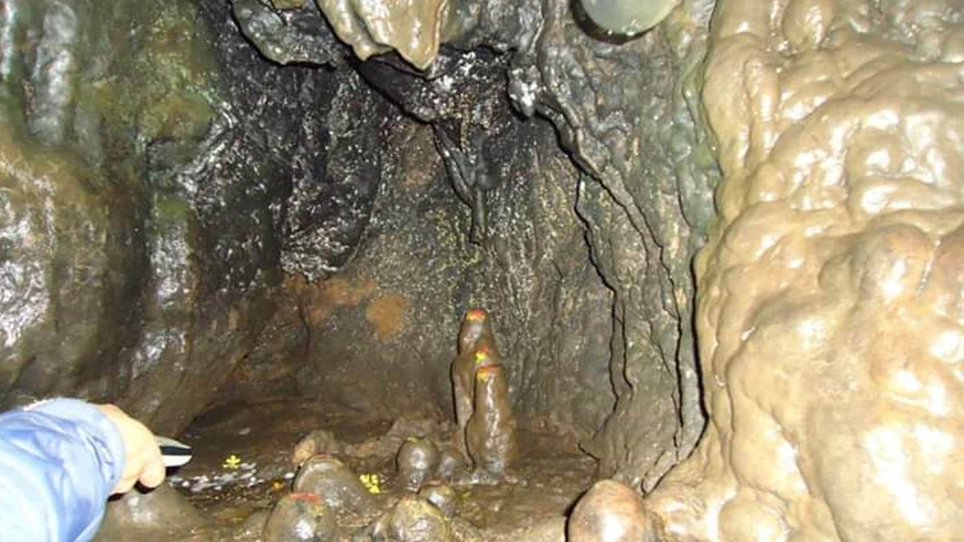 Mysterious Cave patal bhuvaneshwar cave temple in pithoragarh uttarakhand where end of the world mystrey
