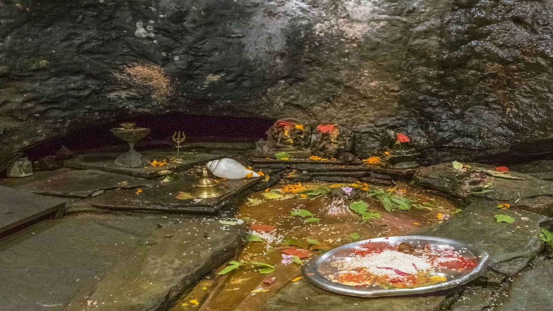 Mysterious Cave patal bhuvaneshwar cave temple in pithoragarh uttarakhand where end of the world mystrey