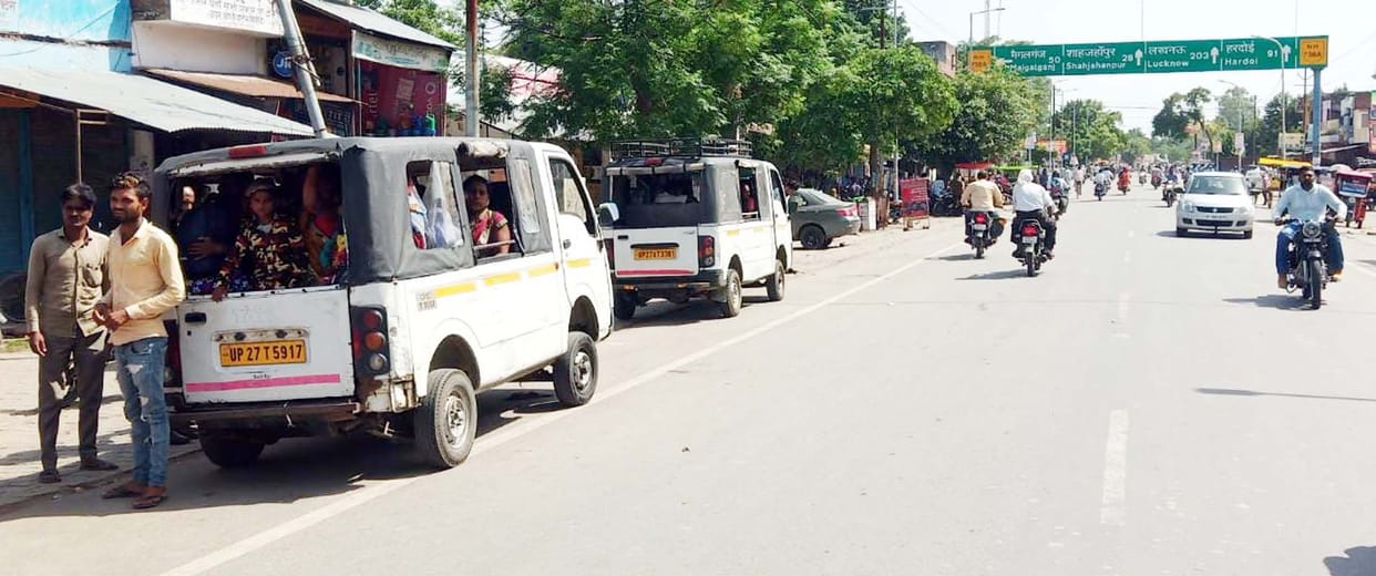 Illegal taxi stands are openly operated in Puwayan