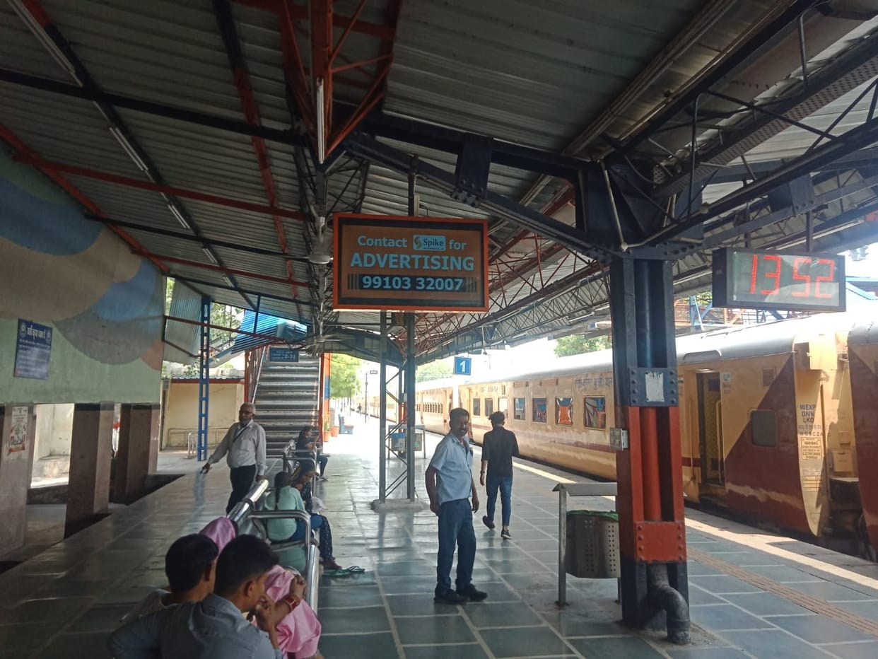 Passengers are facing trouble due to not displaying the correct position of the coach on the display