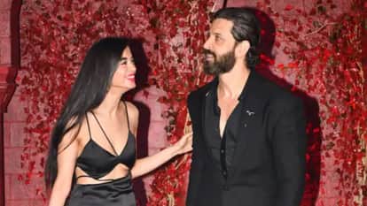 hrithik roshan saba azad romantic pose at karan johar birthday party