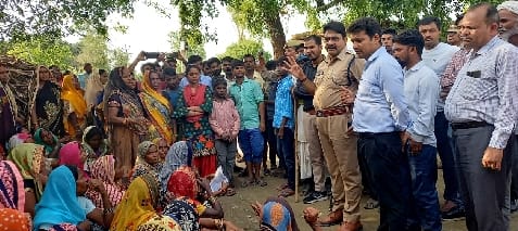 SDM explained to the people who came to take possession of the disputed land