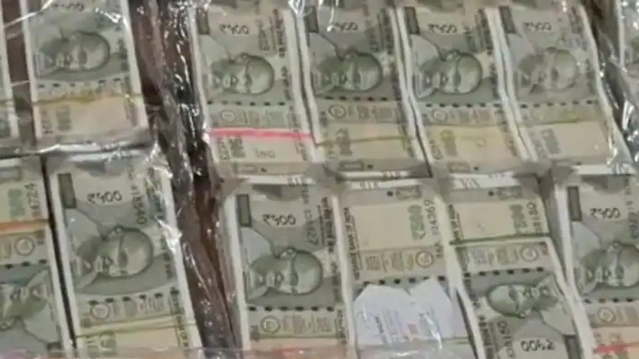 Salesmen extorted 20 lakhs from the businessman by collecting loan