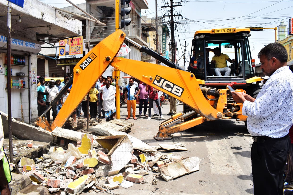 JCB went on encroachment amid sporadic protests