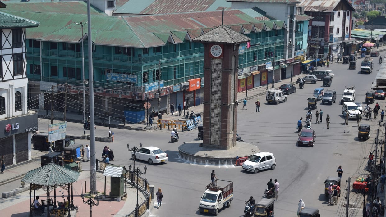 Srinagar police said Outside laborers should not roam in  valley at night house owners install CCTV
