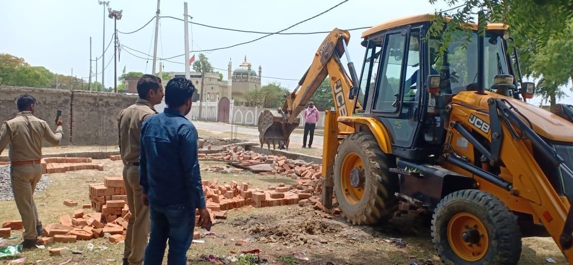 The house was being built on the cemetery land, the administration demolished it from JCB