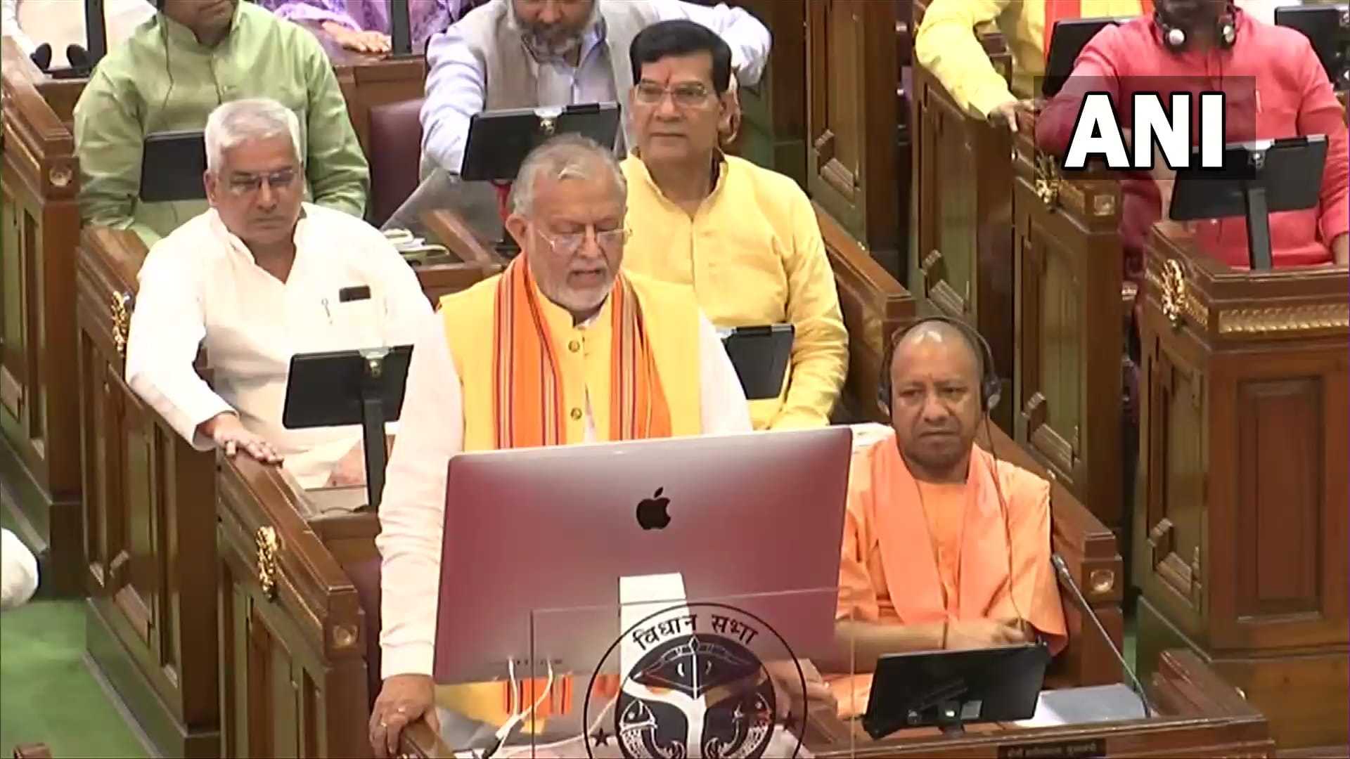 UP Budget Five lakh rupees on farmers accidental death or disability fifteen thousand solar pumps will be installed