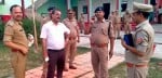 अस्थाई पुलिस लाइन में व्यवस्थाएं देखते एडीएम व एएसपी। संवाद