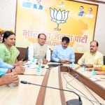 बीजेपी मुख्यालय में चुनाव प्रबंध कार्यालय का उदघाटन किया