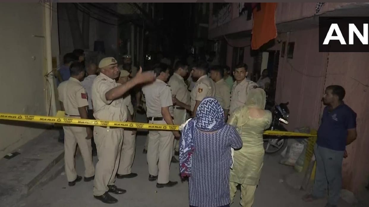 Explosion after leakage in IGL gas pipeline in Mehrauli delhi