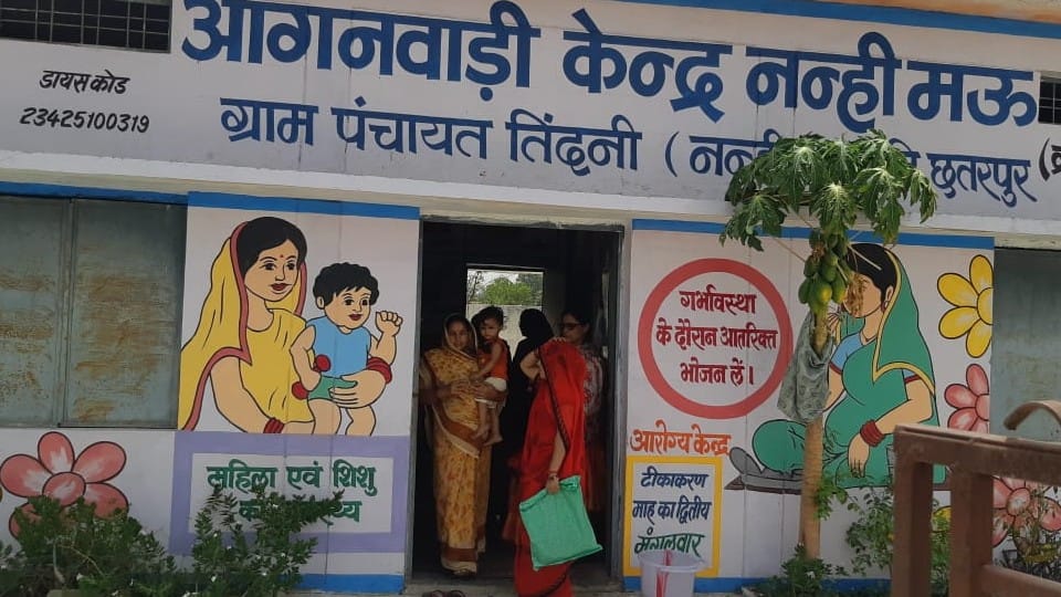 Chhatarpur: NGO adopts Anganwadi to paint, make attractive paintings