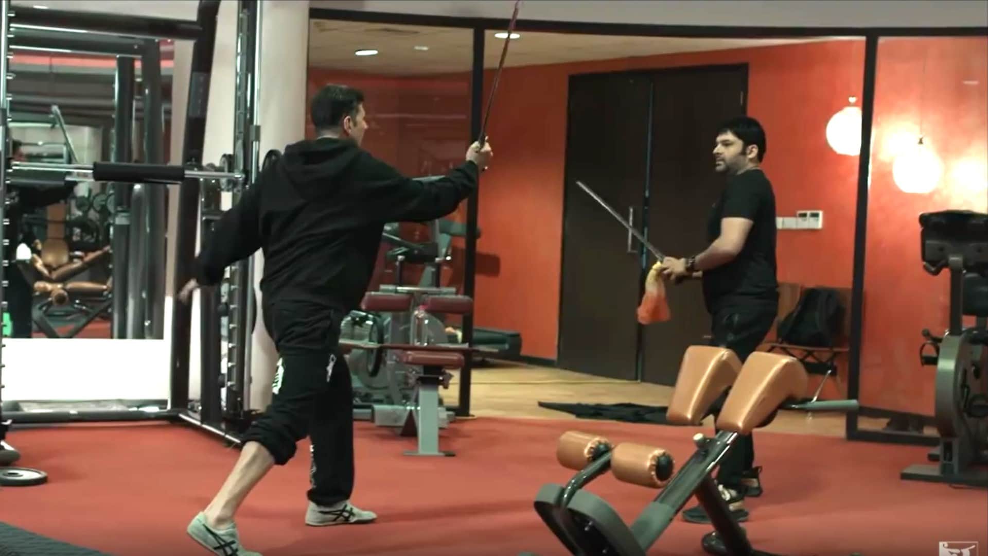 Photos of The Day:  Kapil Sharma Reached Gym To Meet Akshay Kumar At Four Am and sunny leone bold look today celebrity update in 10 pictures