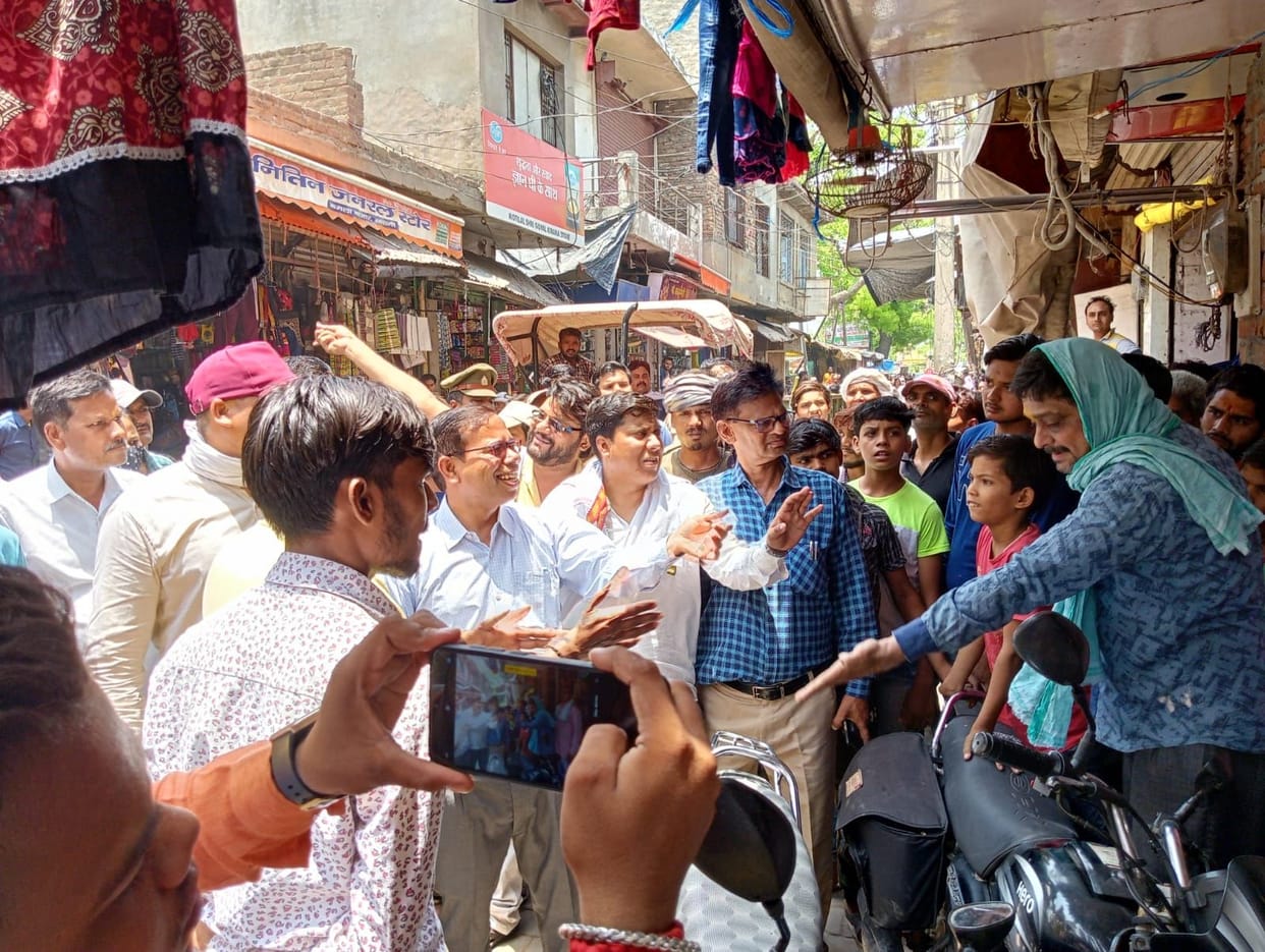 Hathras: Controversy with the team that went to remove the encroachment, sought one day's time
