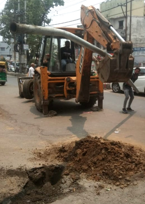 Corporation's bulldozer ran on the pillars of the mobile network company