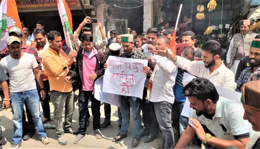 Yuk burns DGP's effigy amidst scuffle with police
