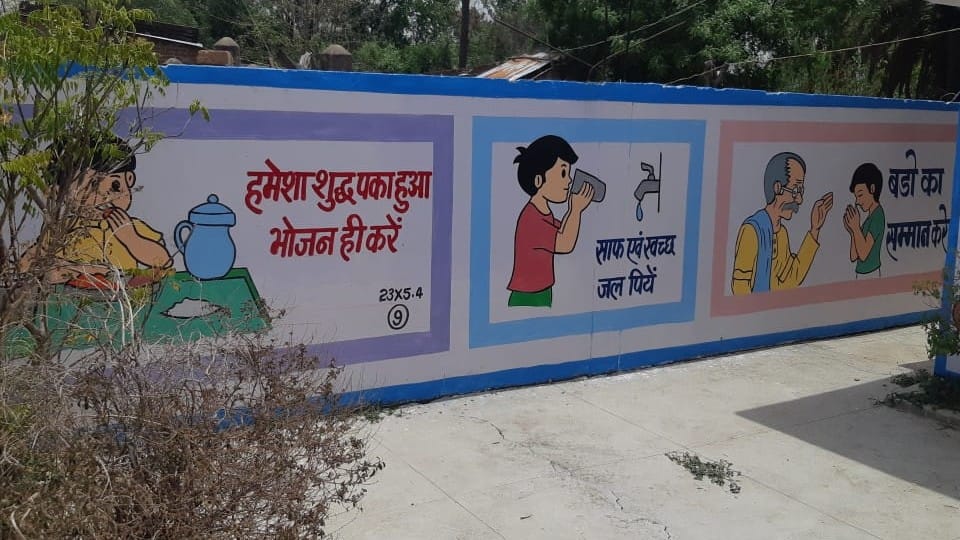 Chhatarpur: NGO adopts Anganwadi to paint, make attractive paintings