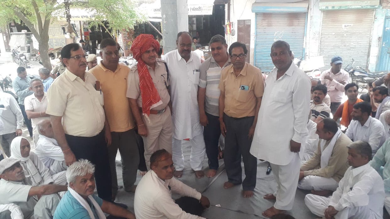 Traders honored the police team
