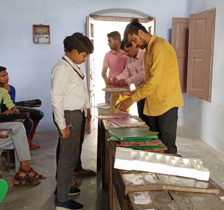 Emphasis on making valuables from waste things in summer camp