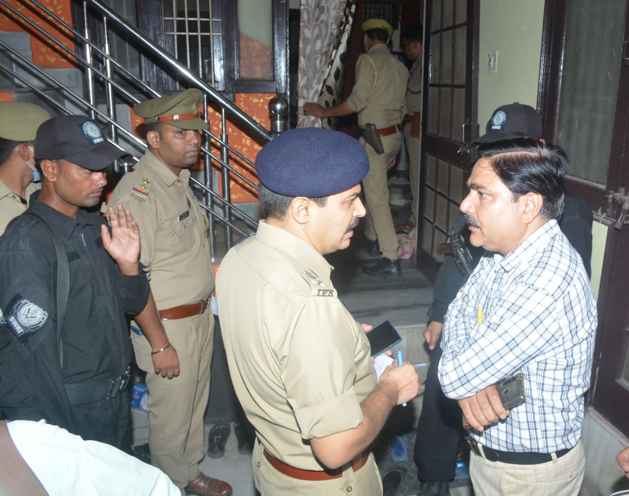 Without fear... the murderer walked till Mahajan Hotel