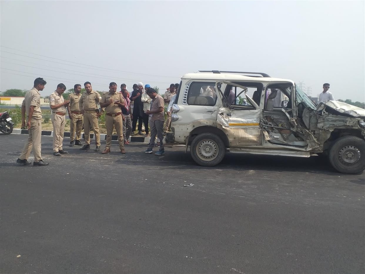Unknown vehicle hit Bihar Police car, six injured including five policemen