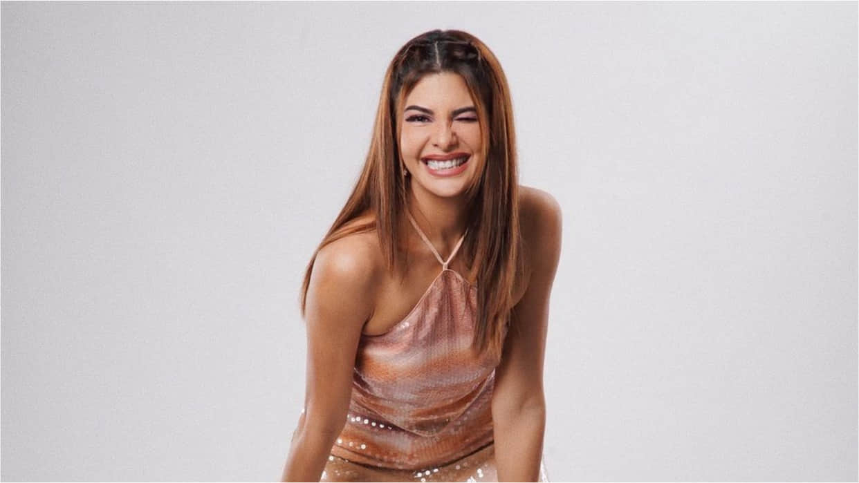 jacqueline fernandez hot look in pink corset top with criss cross detailing with pants