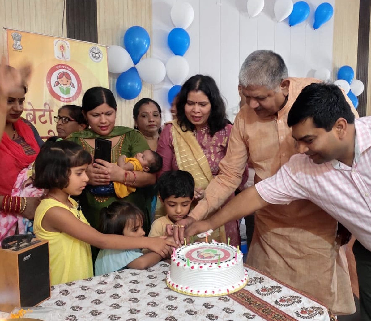Distribute baby kits to mothers of newborn girls
