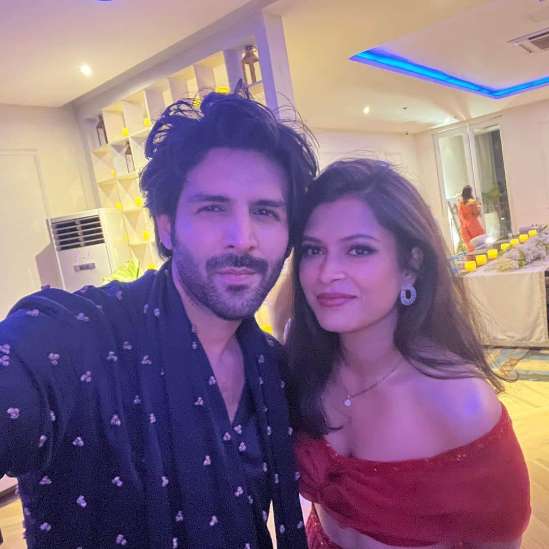 Kartik Aaryan get scolded by manager Janahavi for getting late at her  wedding watch out the cute video here