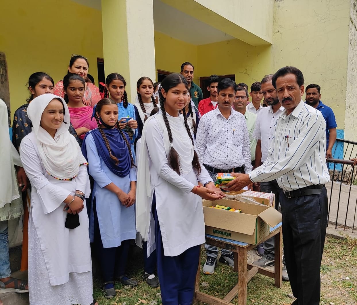 Sharda Devi first in essay competition