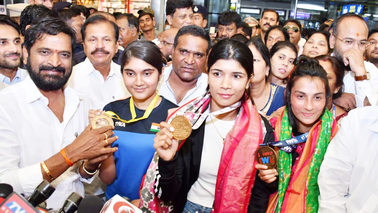 Nikhat Zareen returns to Hyderabad, gets grand welcome at Rajiv Gandhi International airport; Watch Video and see photos