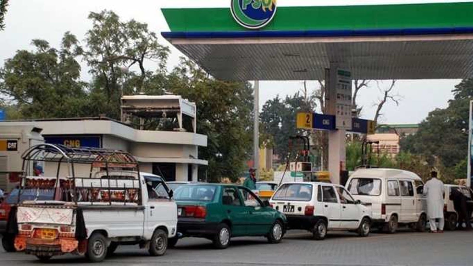 Pakistan Economy Crisis 2022: Paneer 900 Rs Milk 144 Rs per Litre Pakistan on the Verge of Starvation