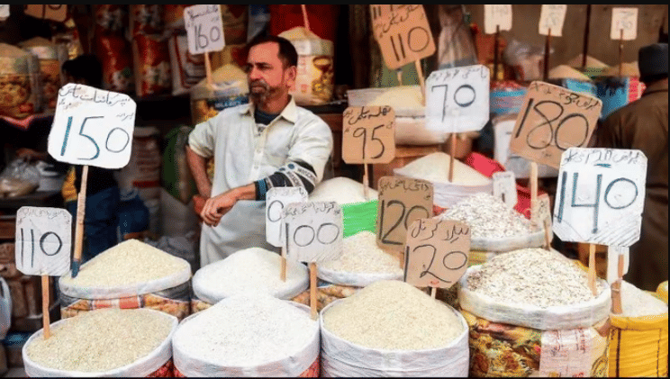 Pakistan Economy Crisis 2022: Paneer 900 Rs Milk 144 Rs per Litre Pakistan on the Verge of Starvation