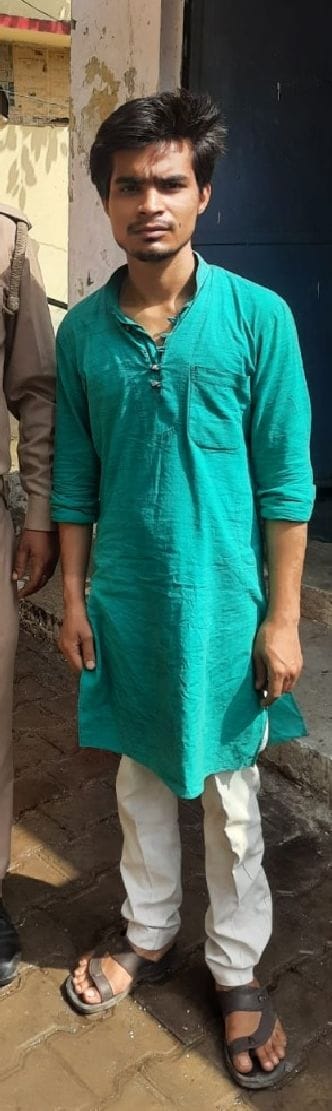 The accused of theft, found sleeping in Hardoi, escaped from custody, the soldier suspended