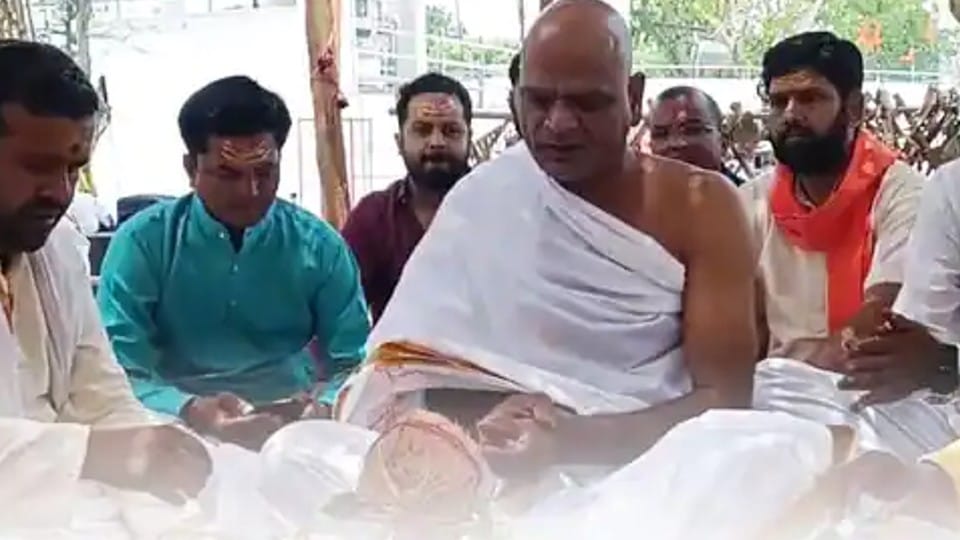 Mp News: Leaving Islam and accepted Hinduism, Chaitanya Singh Rajput became Sheikh Zafar of Mandsaur, conversion took place in Pashupatinath temple