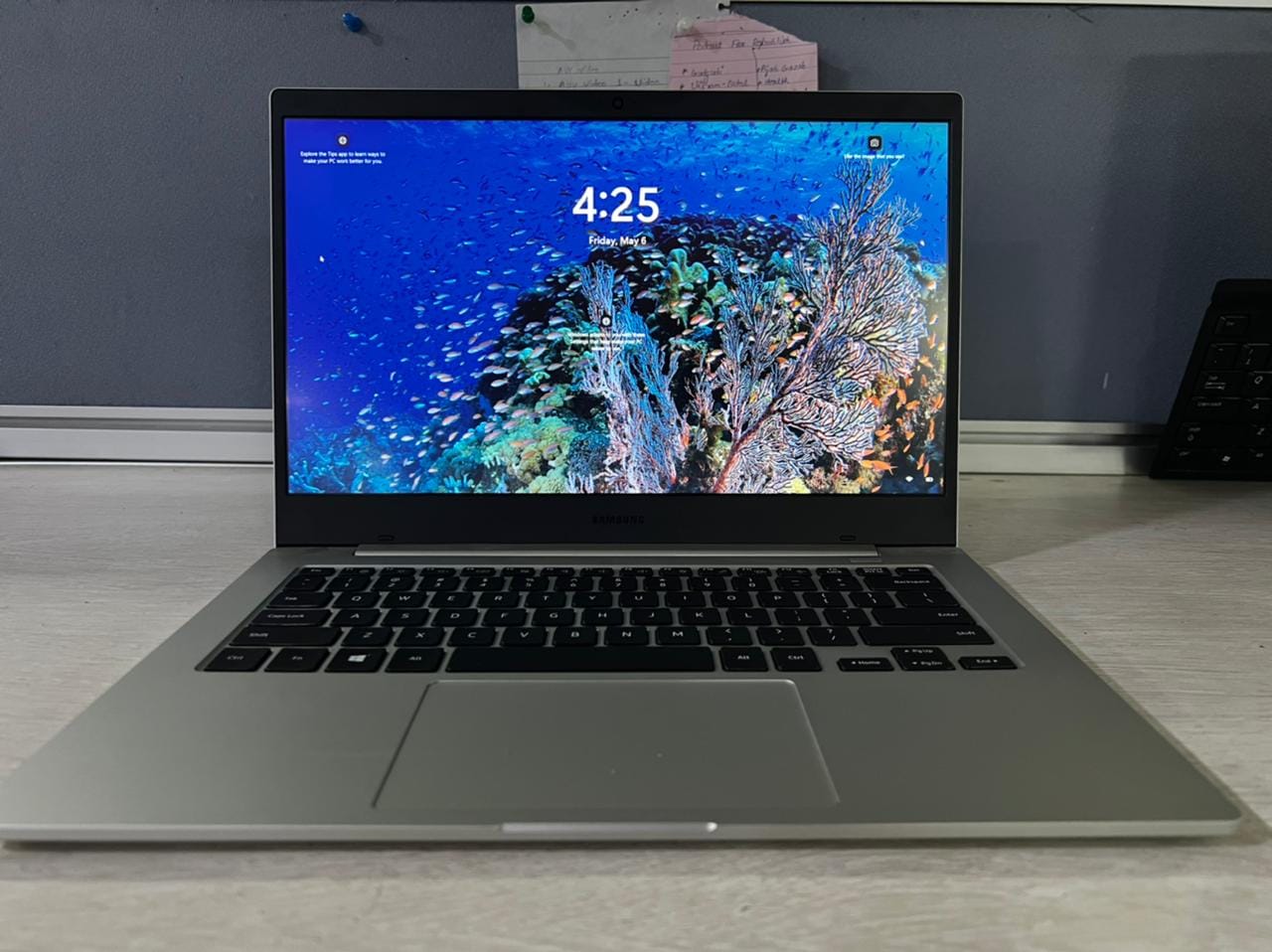 Samsung Galaxy Book Go Review Check Design Features Price Worth of Laptop in Hindi